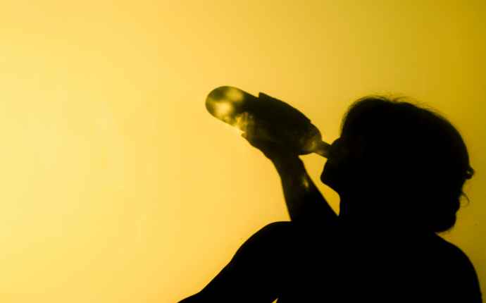 Pakonomainen alkoholinkäyttö on vakava krooninen sairaus